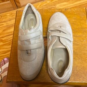 Dr.Scholls  Nice sneakers brand new